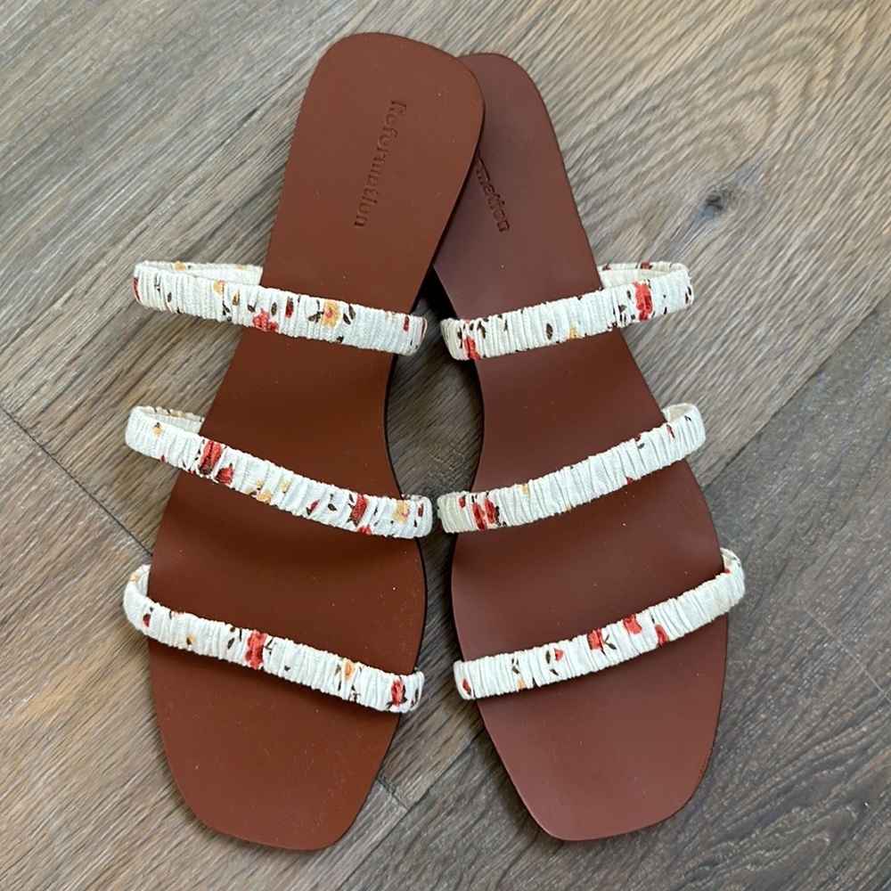 Reformation Bardia Ruched Strap Sandals in size 7 NWOT
